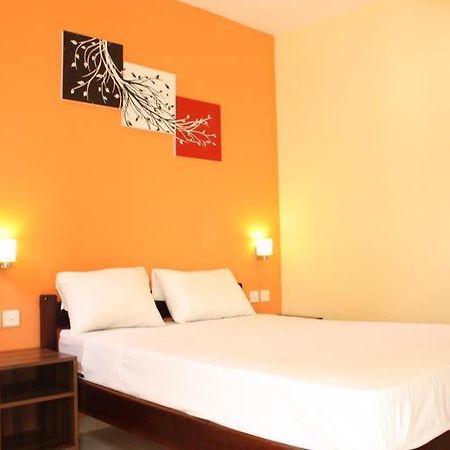 Le Cactus Guesthouse Terre Rouge  Exterior foto